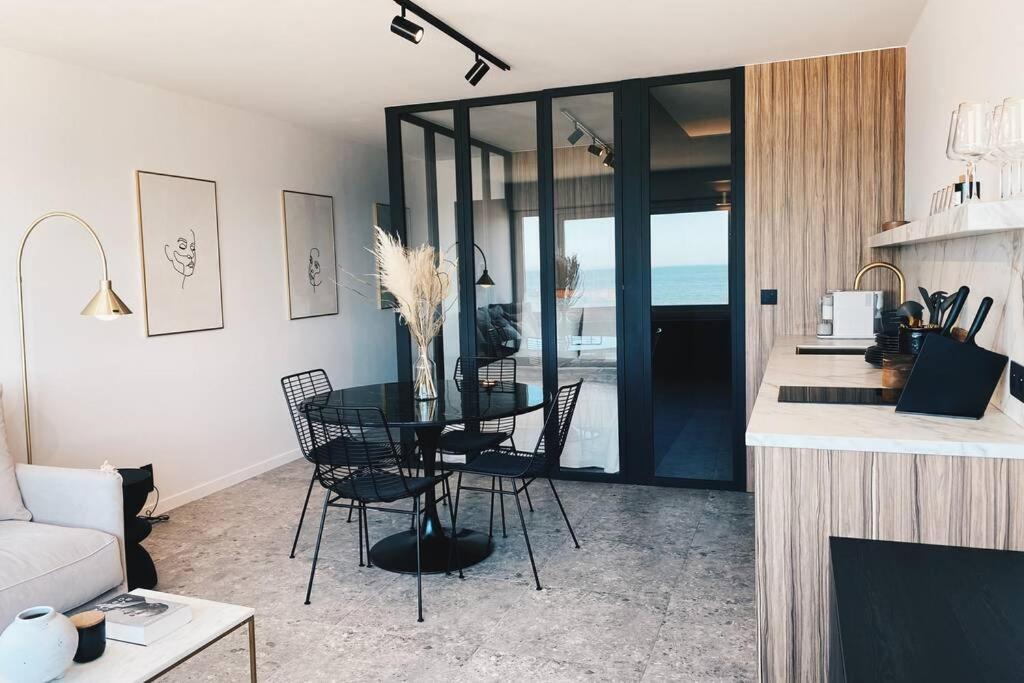Wonderful Architect Designed Flat With Sea View Apartment Oostende Ngoại thất bức ảnh
